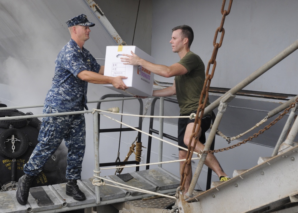 USS Blue Ridge sailors conduct ship tour, onload donuts