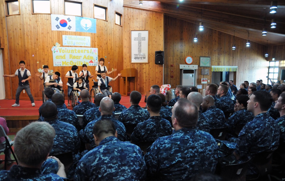 Sailors volunteer at Aikwangwon during exercise break