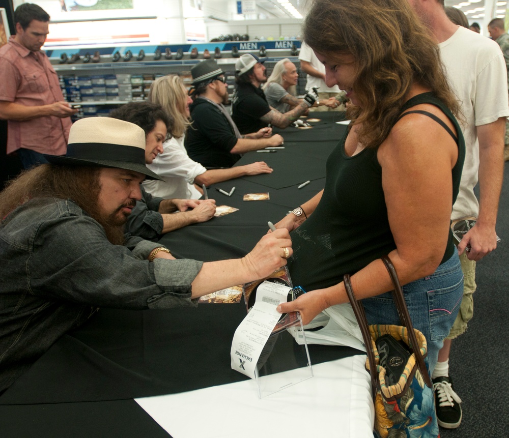 Lynyrd Sktnyrd visits Fort Jackson