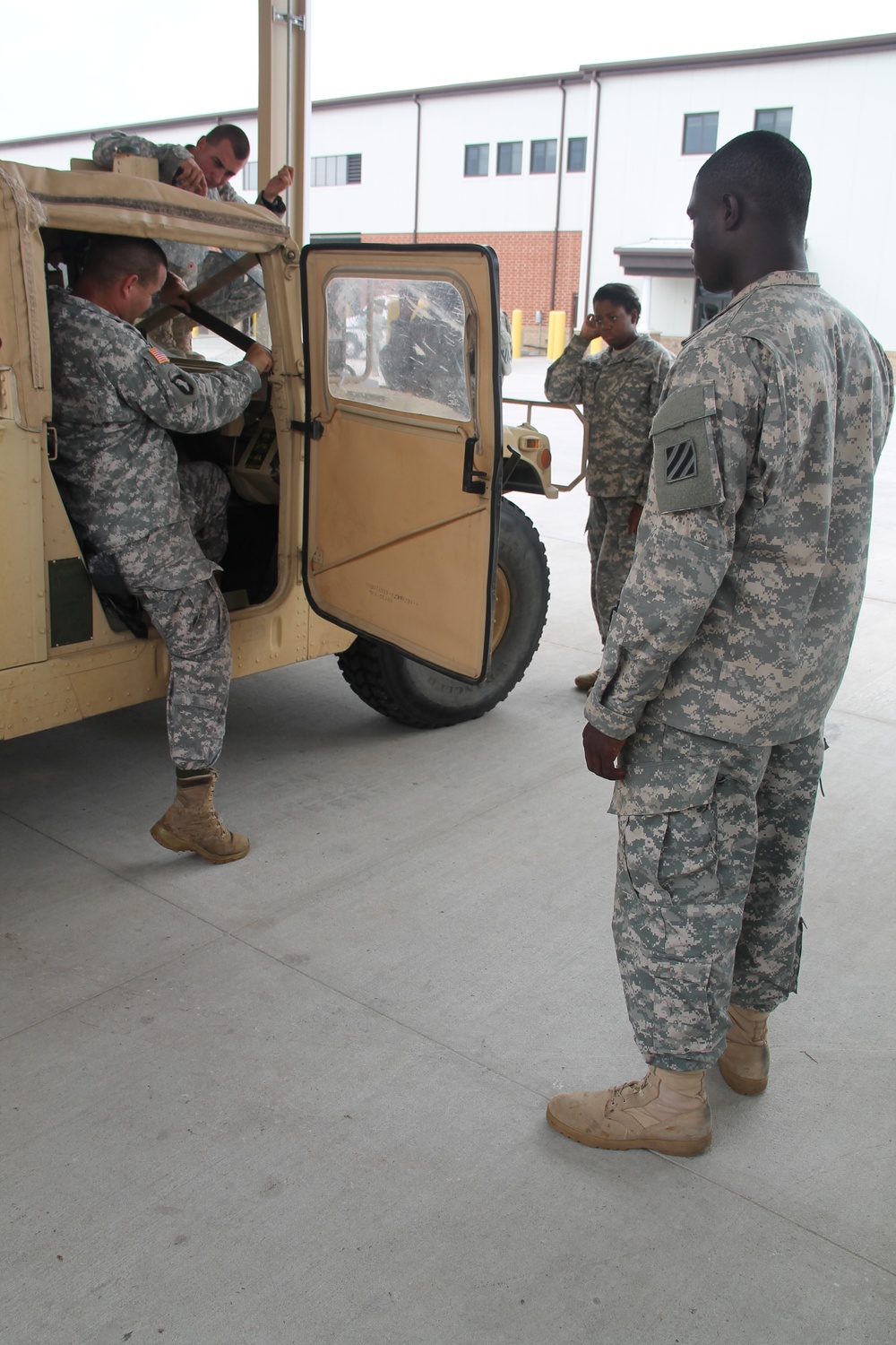 ‘Mustang’ soldiers learn sling loading procedures