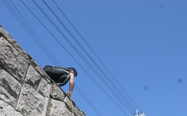 Volunteers team with community, clean local river