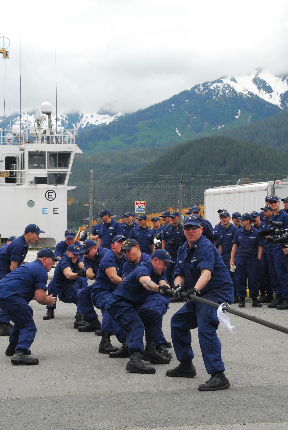 Tug-of-war competition