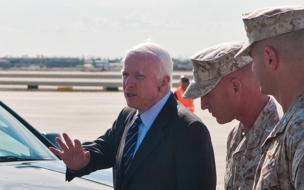 Senator McCain, 3rd MAW CG check in on JSF