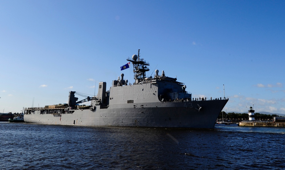 USS Fort McHenry visits Dublin