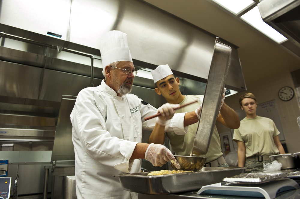 Hospital cooks train with professional chef