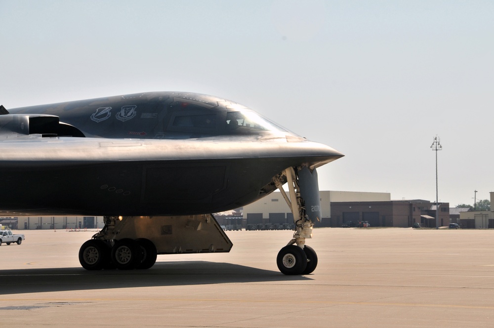 Thompson joins B-2 1,000-hour flying elite, 2nd pilot in 2 weeks to attain honor