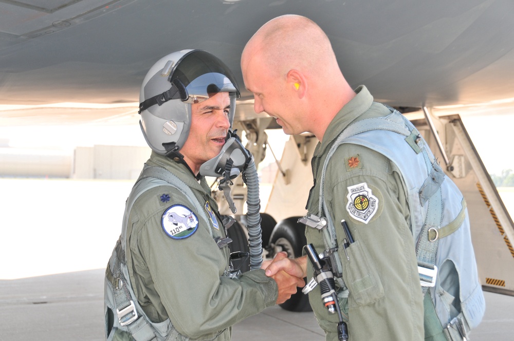 Thompson joins B-2 1,000-hour flying elite, 2nd pilot in 2 weeks to attain honor