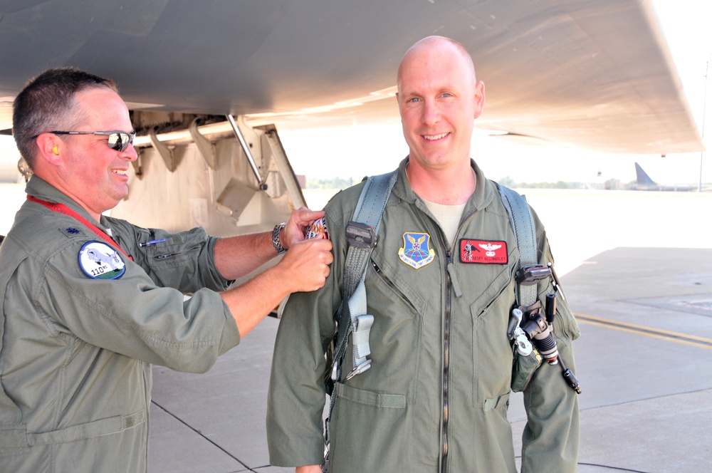 Thompson joins B-2 1,000-hour flying elite, 2nd pilot in 2 weeks to attain honor