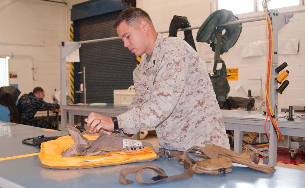 Marine Aviation Logistics Squadron 24 aids Combat Assault Company with equipment