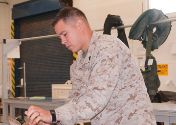 Marine Aviation Logistics Squadron 24 aids Combat Assault Company with equipment