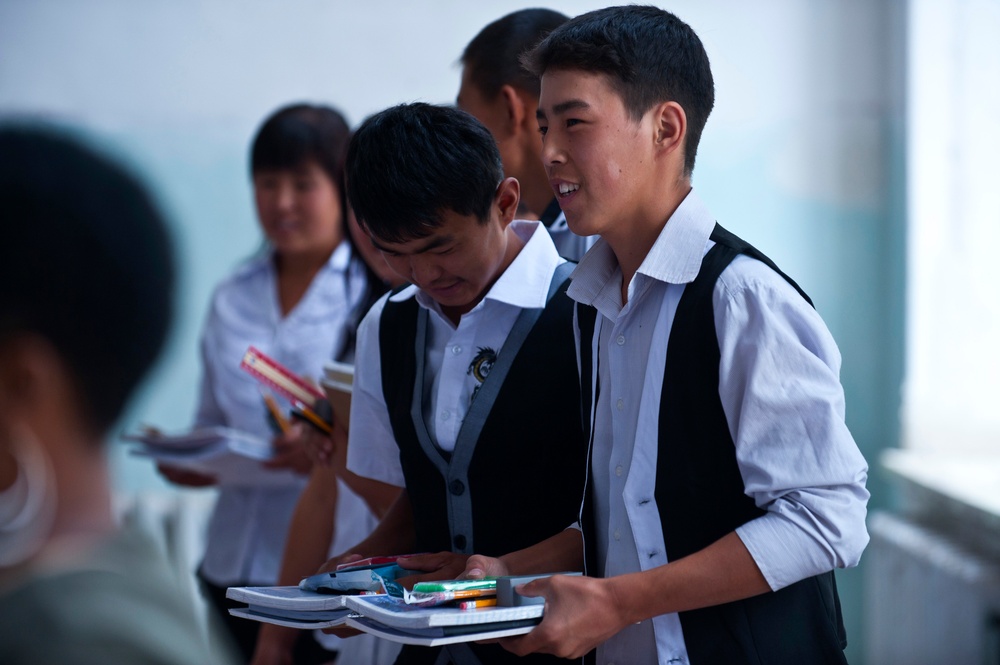 Airmen donate school supplies to Kyrgyz school