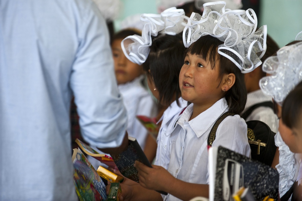 Airmen donate school supplies to Kyrgyz school