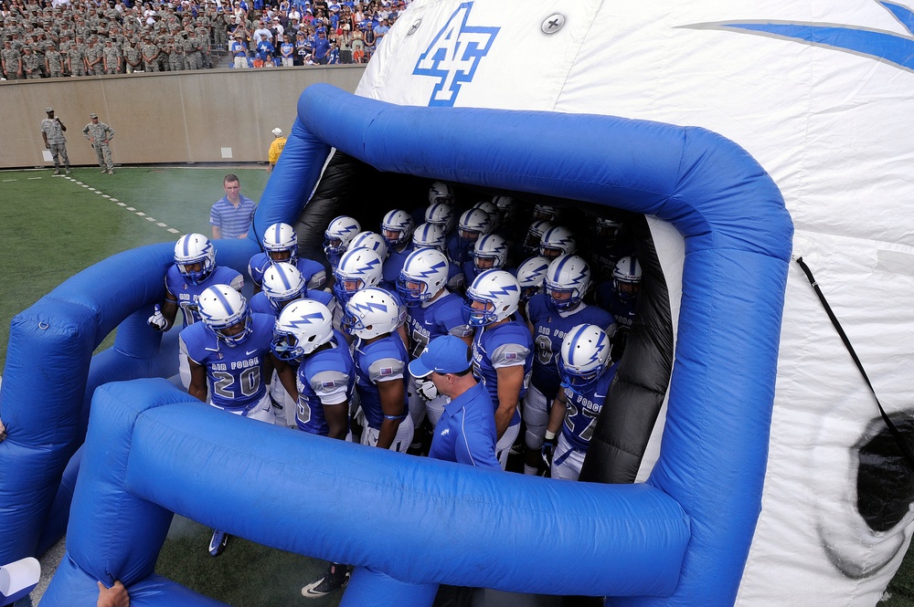 DVIDS Images Air Force Academy Football [Image 16 of 27]