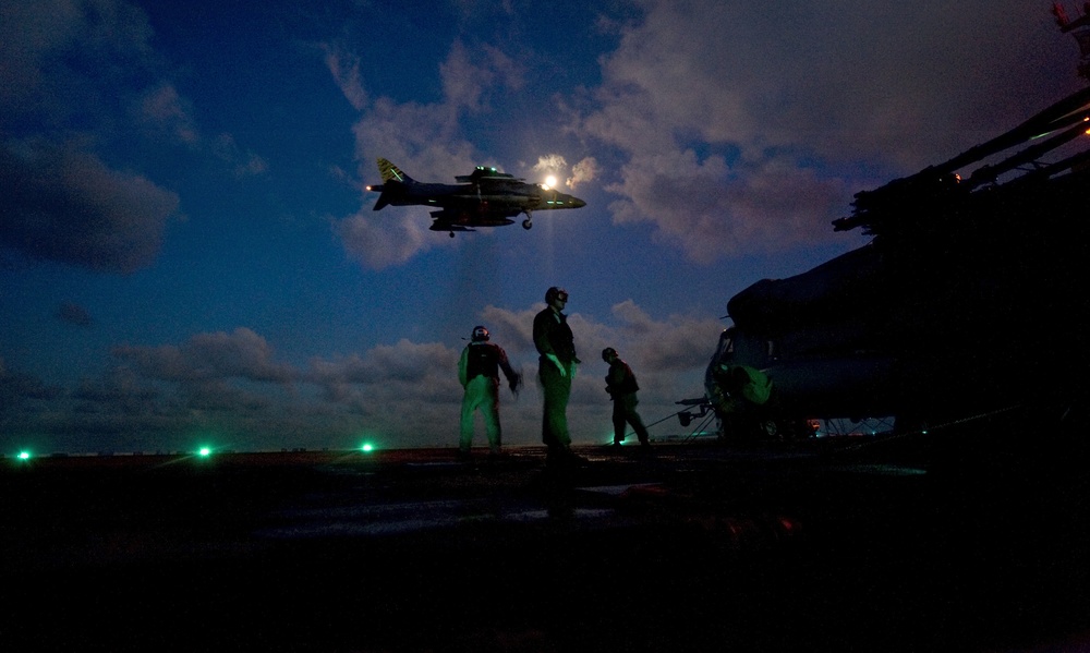 Night flight operations aboard USS Bonhomme Richard