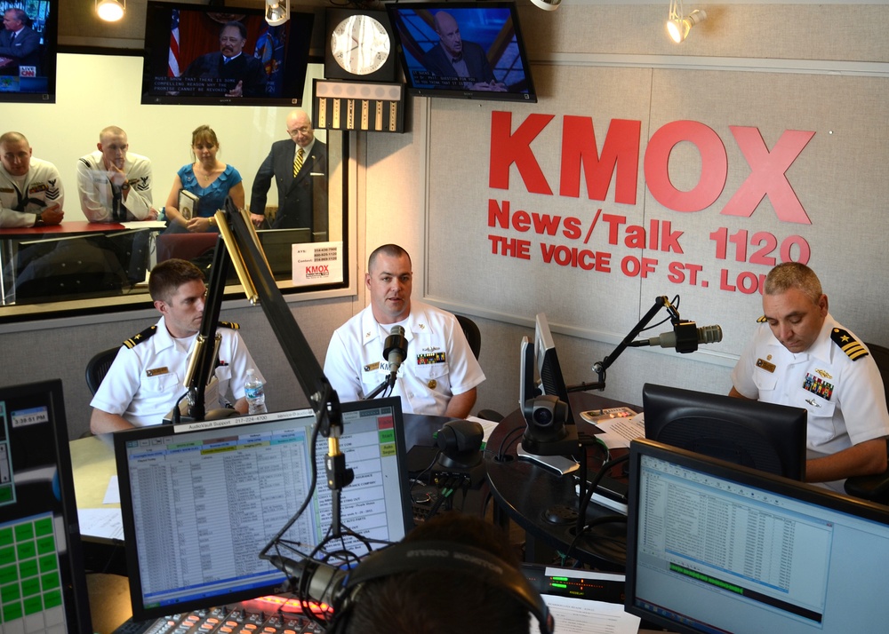 USS Missouri commander visits St. Louis city hall