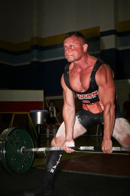 Powerlifters “pump up the volume” while pushing limits during competition