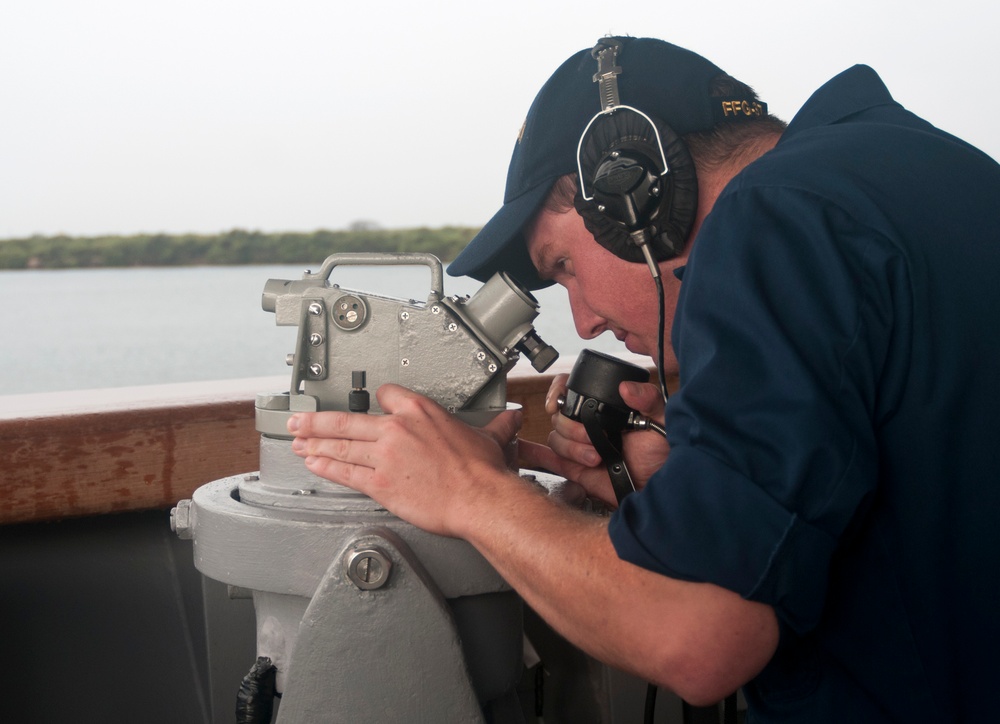 USS Crommelin decommissioned