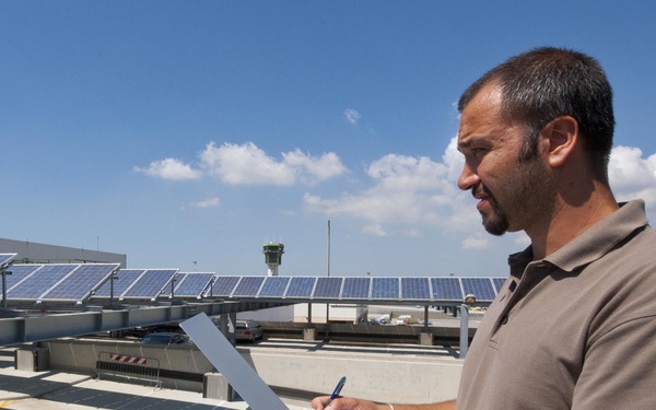 Energy manager checks solar panels