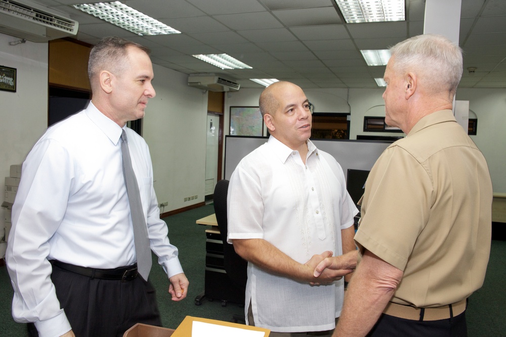 Gen. Amos visits Marines