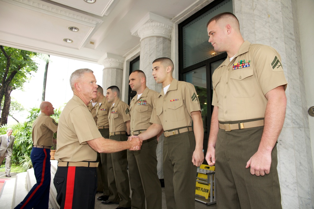 Gen. Amos visits Marines