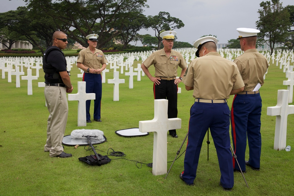 Gen. Amos visits Marines