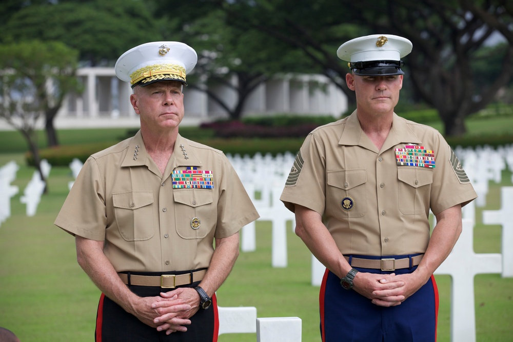 Gen. Amos visits Marines