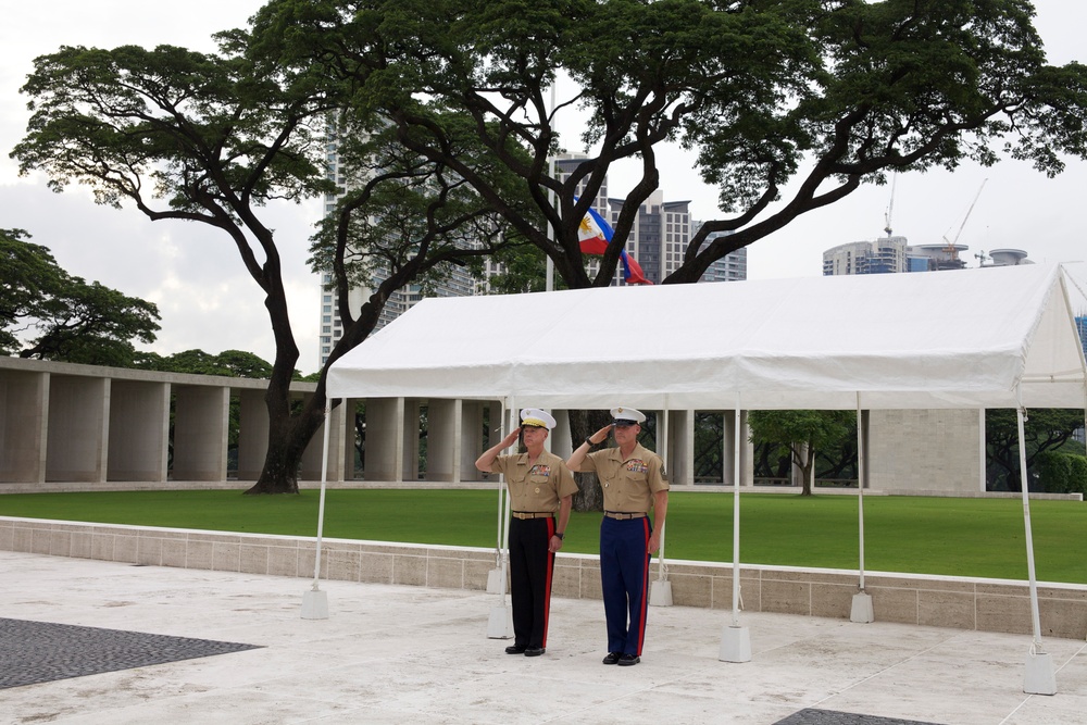 Gen. Amos visits Marines