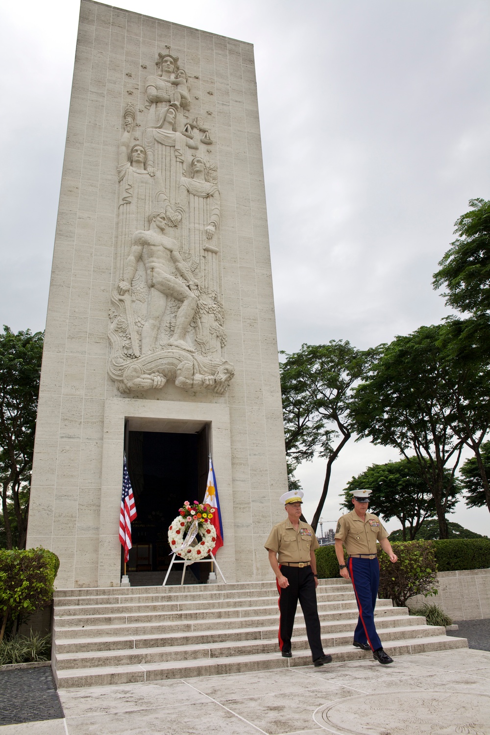 Gen. Amos visits Marines