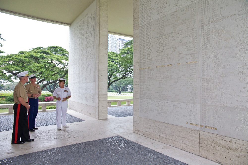 Gen. Amos visits Marines