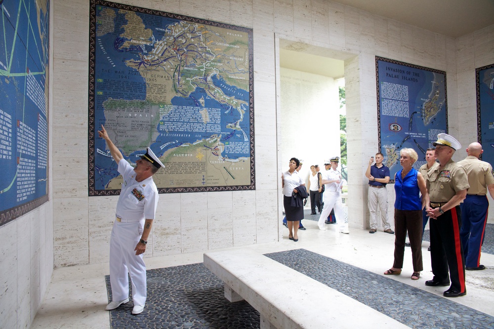 Gen. Amos visits Marines