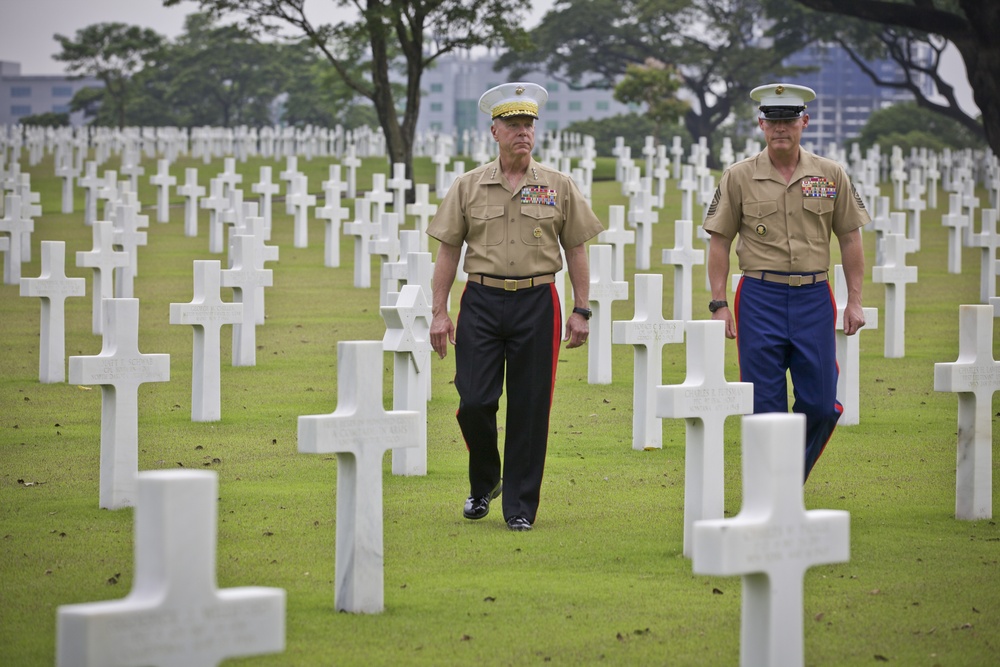 Gen. Amos visits Marines