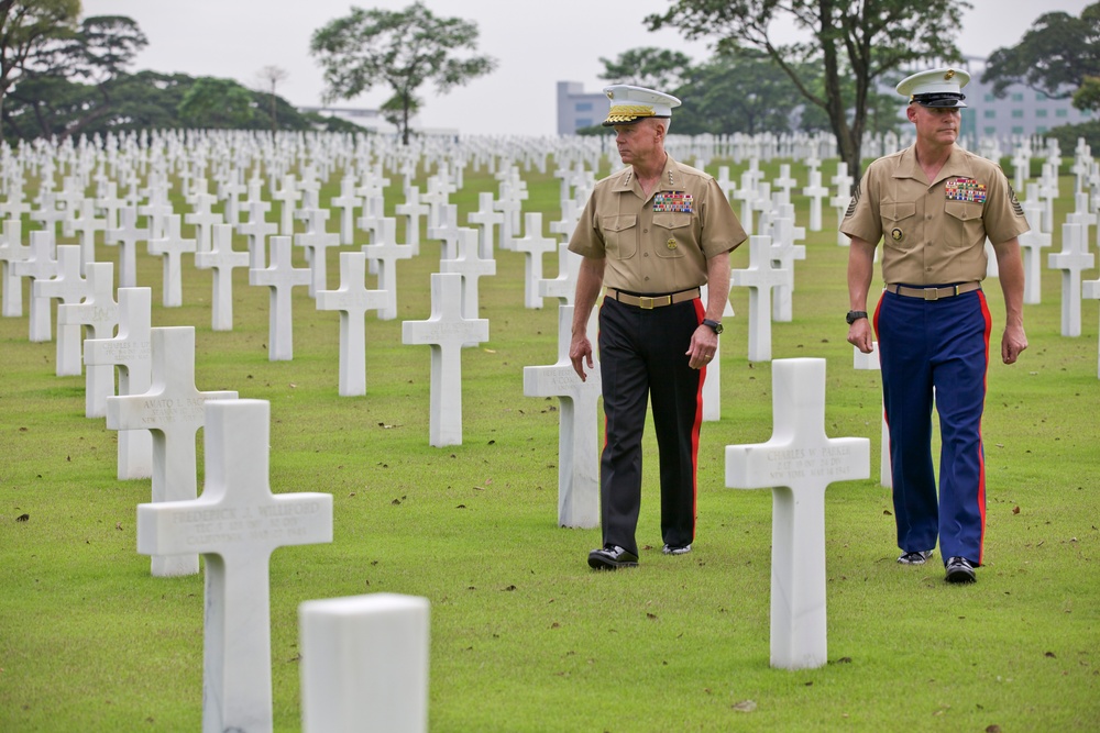 Gen. Amos visits Marines
