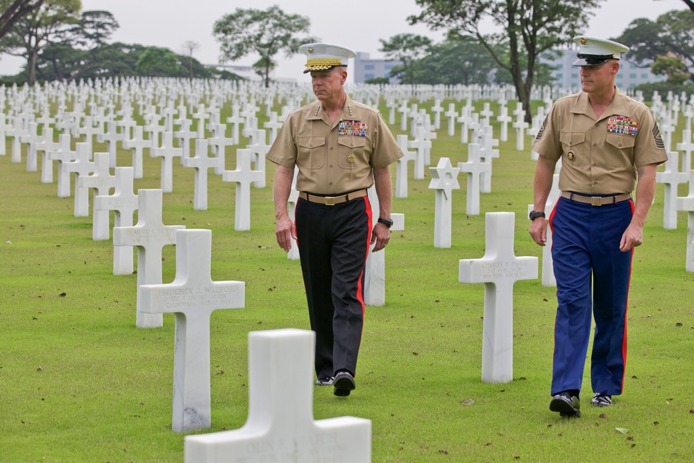 Gen. Amos visits Marines