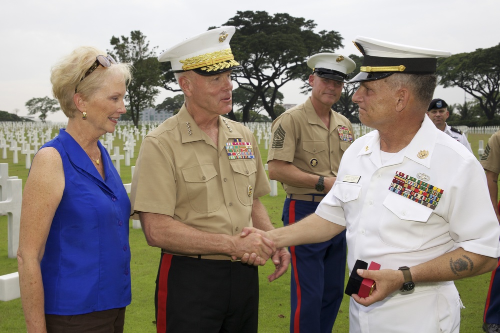 Gen. Amos visits Marines