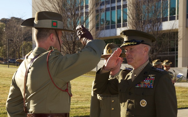 Gen. Amos visits Marines