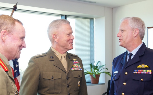 Gen. Amos visits Marines