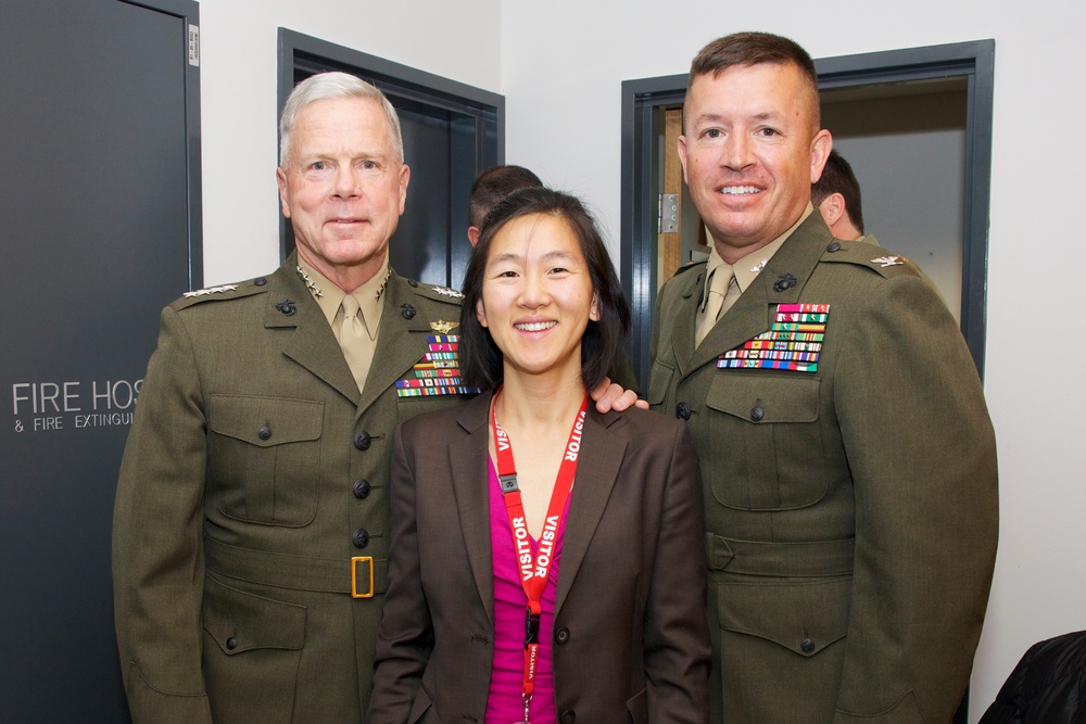 Gen. Amos visits Marines