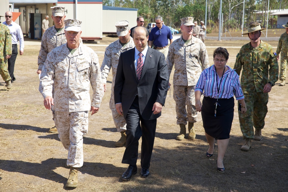 Gen. Amos visits Marines