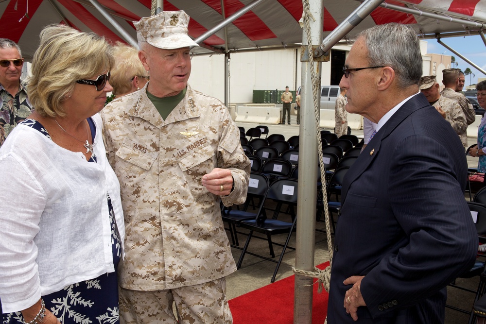 Gen. Amos visits Marines