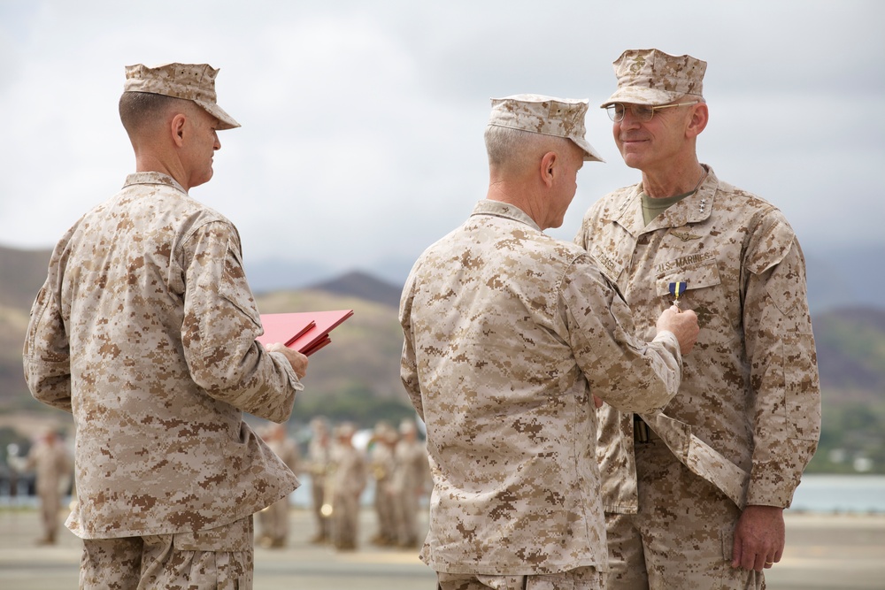 Gen. Amos visits Marines