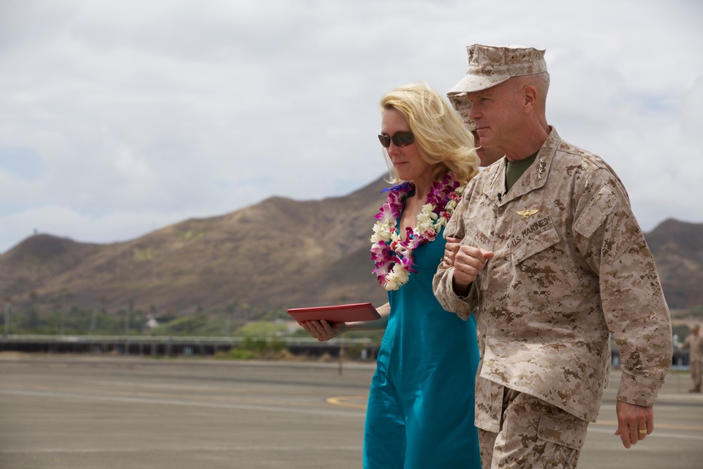 Gen. Amos visits Marines