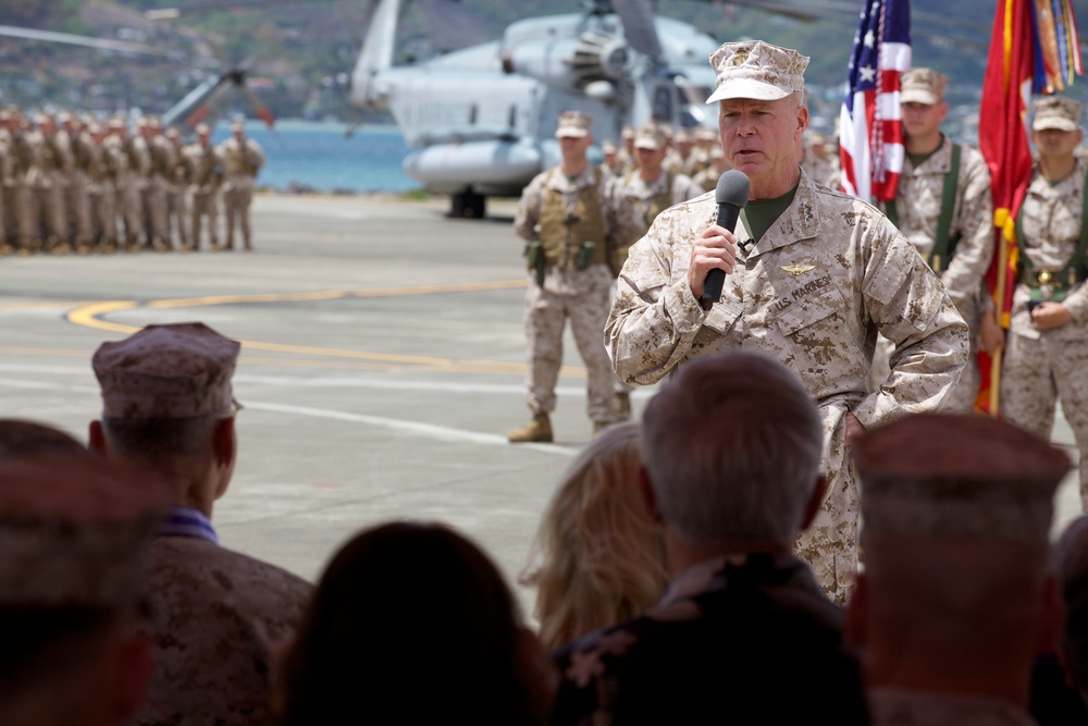 Gen. Amos visits Marines