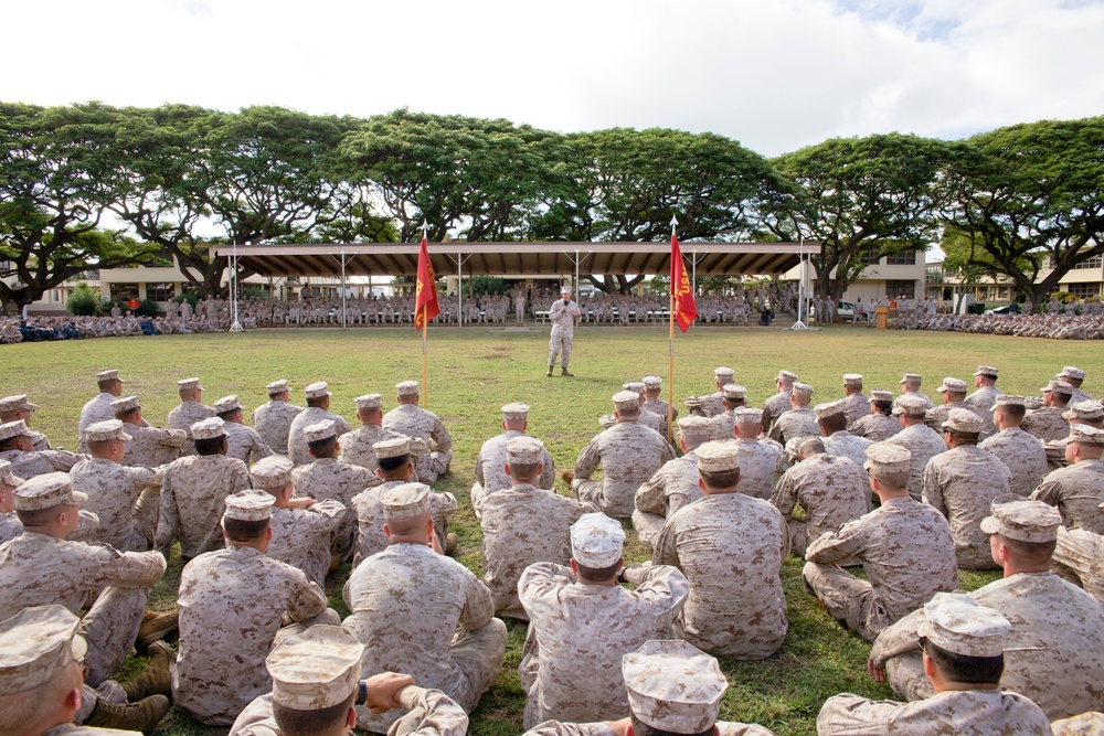 Gen. Amos visits Marines