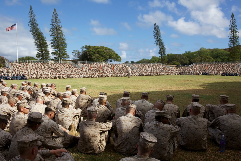 Gen. Amos visits Marines