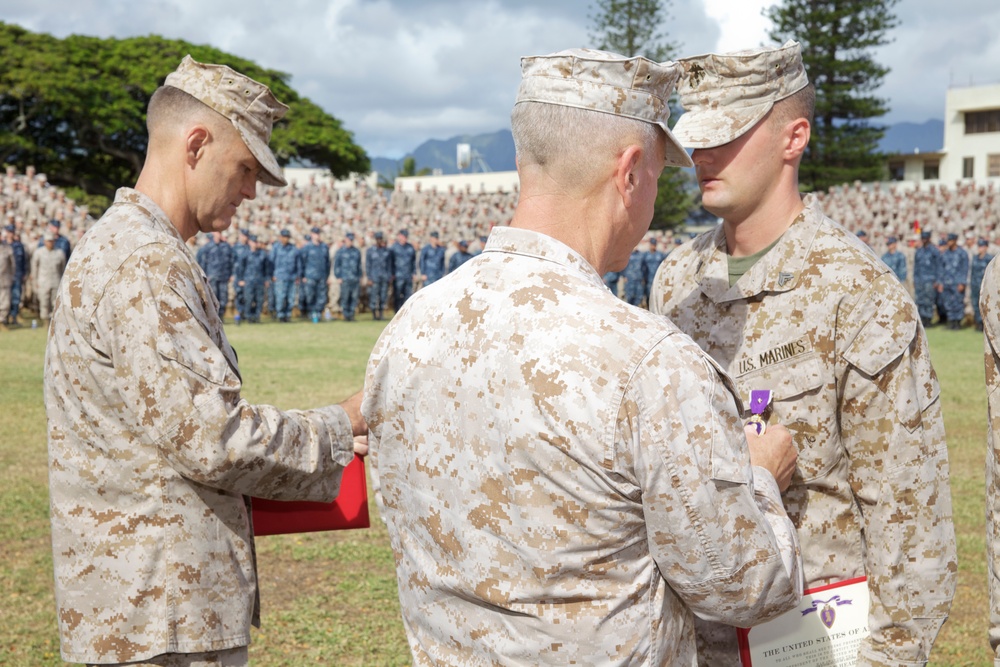 Gen. Amos visits Marines