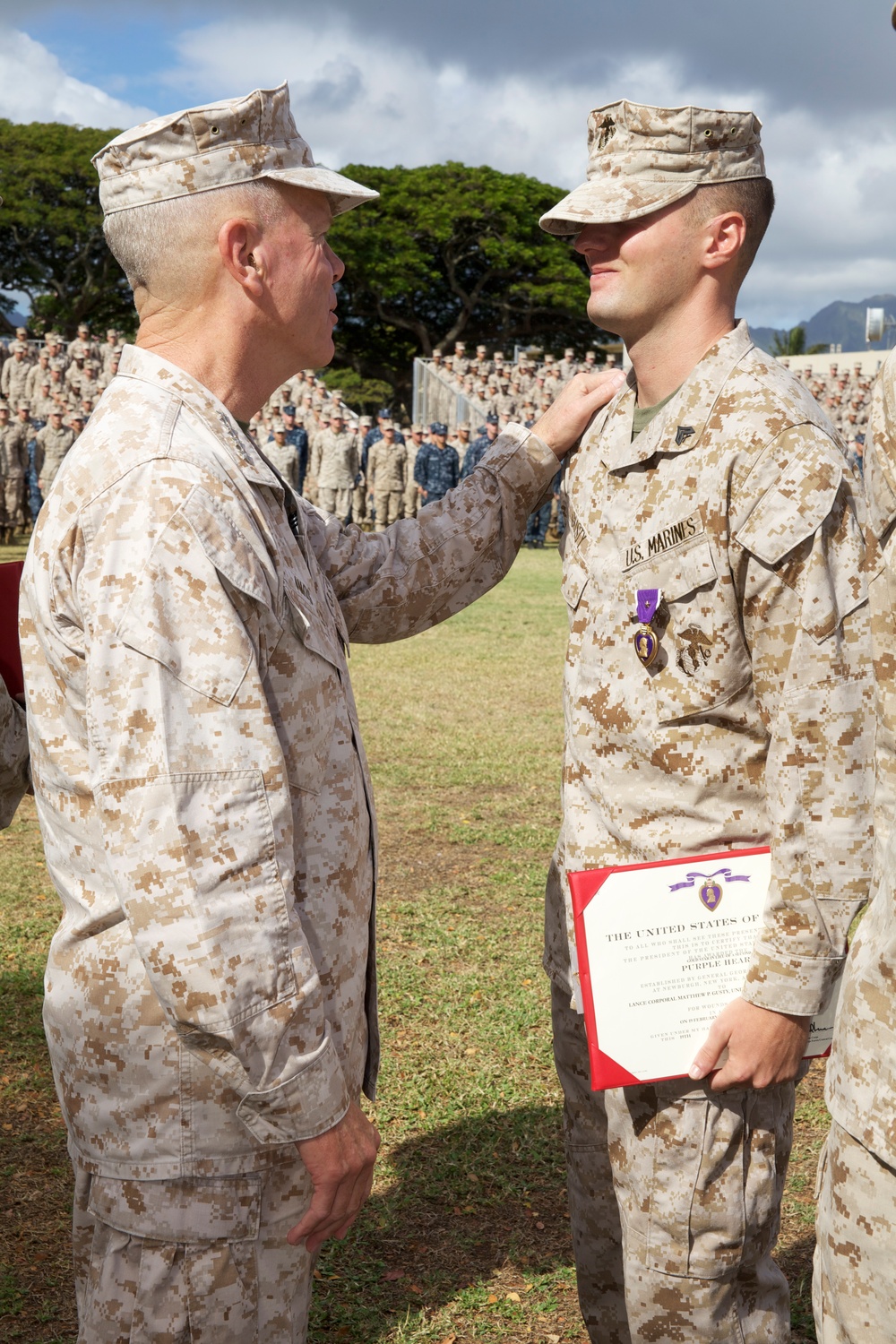 Gen. Amos visits Marines