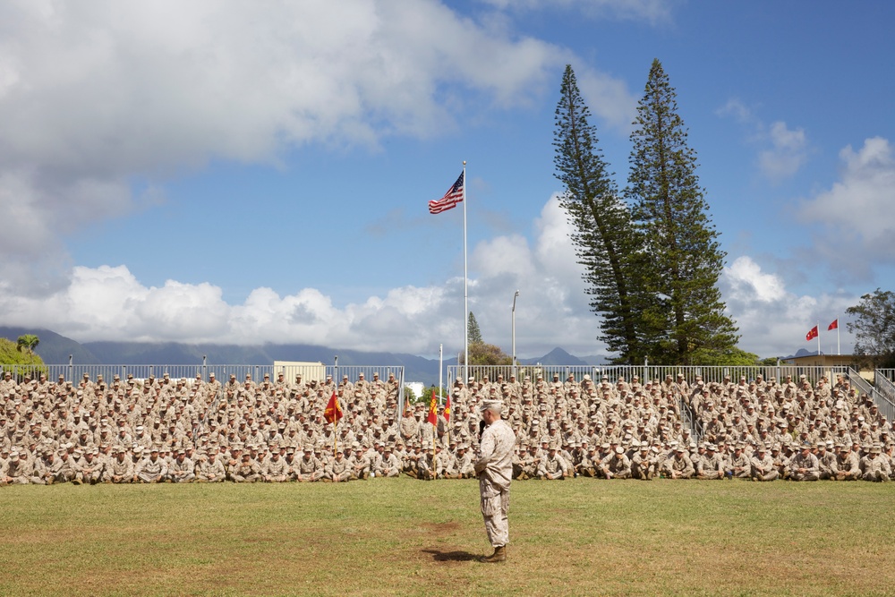 Gen. Amos visits Marines