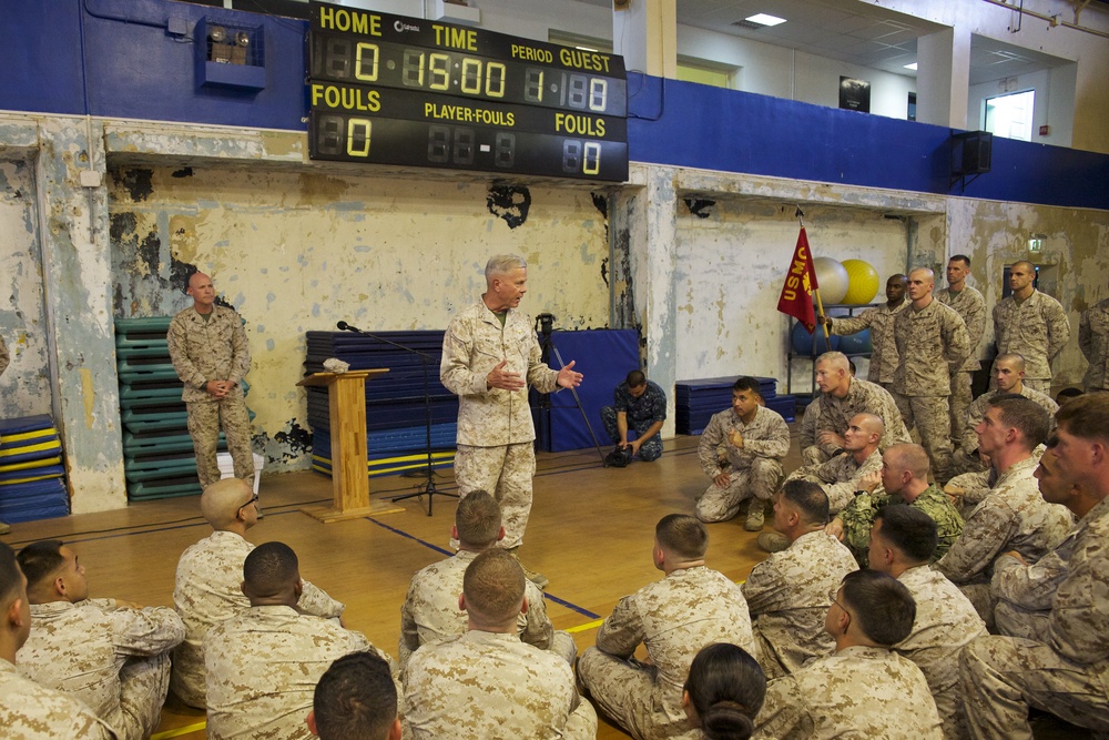 Gen. Amos visits Marines