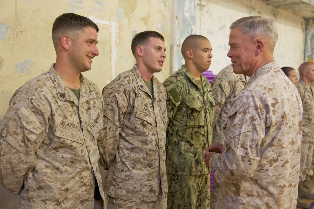 Gen. Amos visits Marines