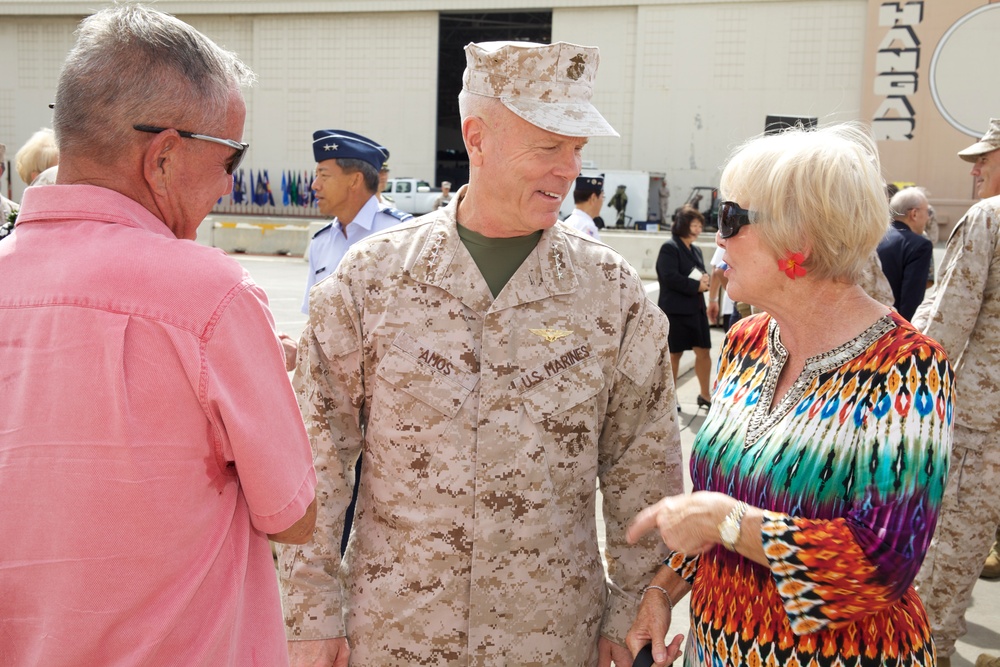 Gen. Amos visits Marines